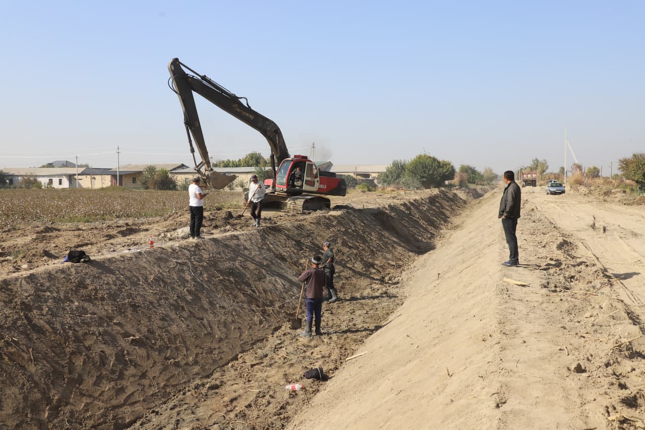 Buxoro tumani: “Jo‘yzar” kanalining qolgan qismi ham betonlashtirilmoqda