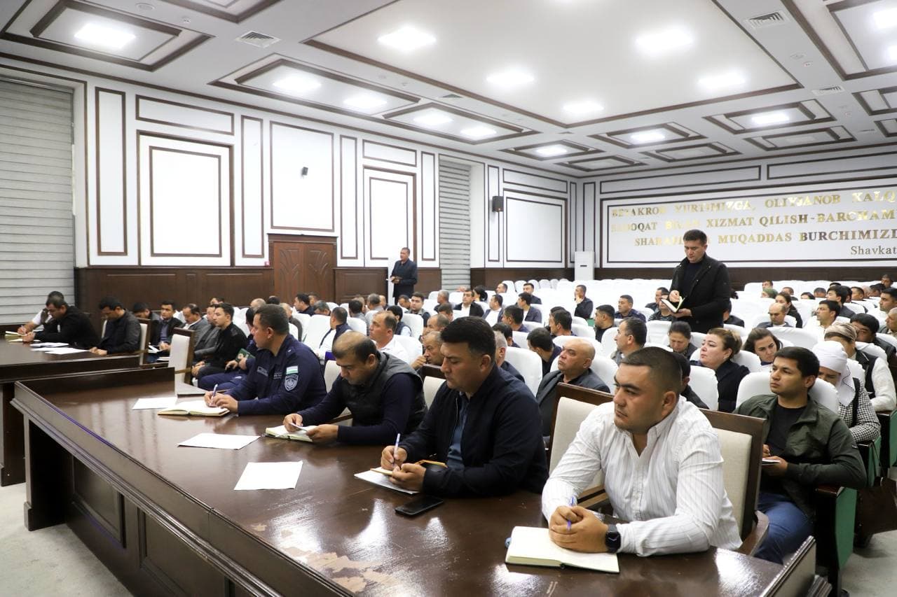 Buxoro tumanida kuz-qish mavsumini betalafot o‘tkazish va xavfsizlikni ta’minlash masalalari muhokama qilindi