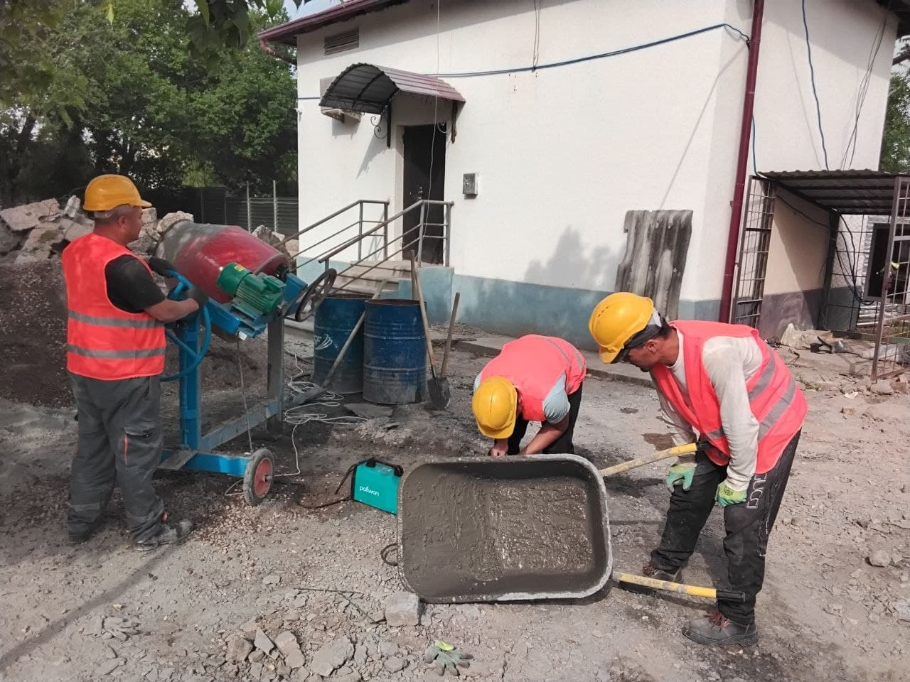 Guliston tumanida yangi sanitariya markazi qad rostlamoqda