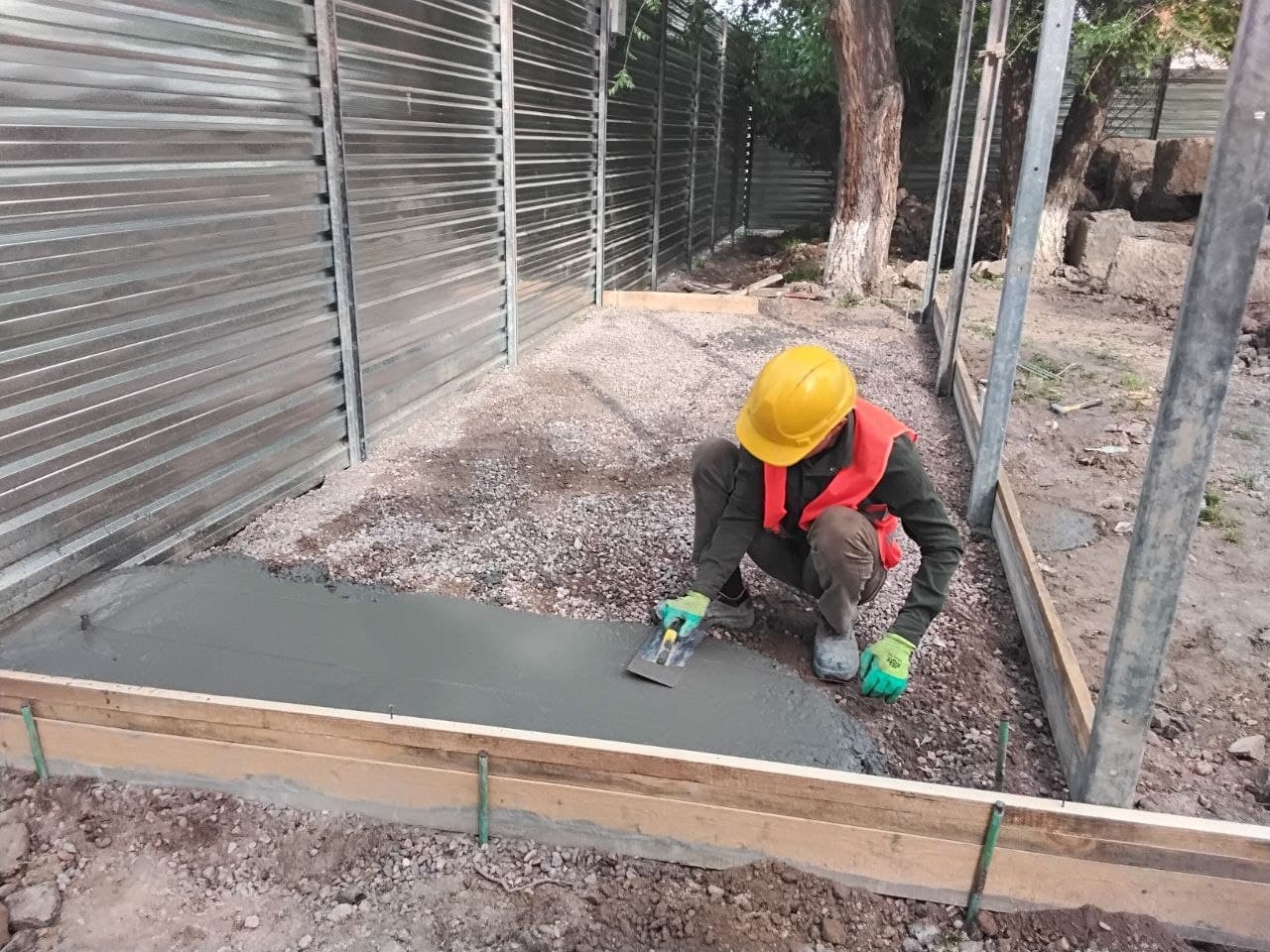 Guliston tumanida yangi sanitariya markazi qad rostlamoqda