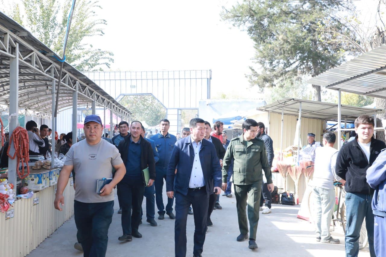 Könçi dehqon bozorida raqamlaştiriş va yaşirin iqtisodiyotning oldini oliş masalalari örganildi