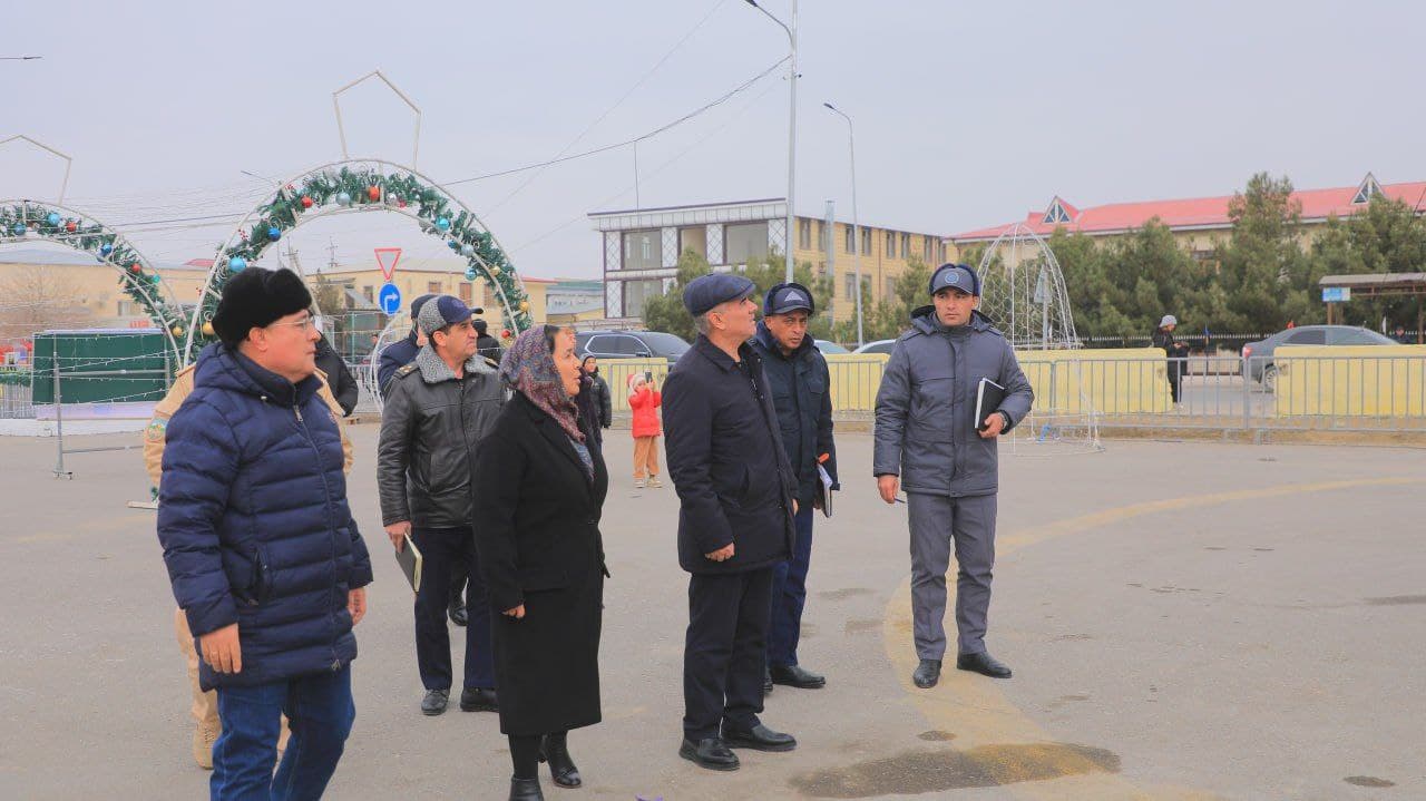 Все города и районы Бухарской области заинтересованы в подготовительной работе, чтобы достойно встретить Новый год, подготовиться к празднику на высоком уровне и подарить жителям радостное праздничное настроение.
