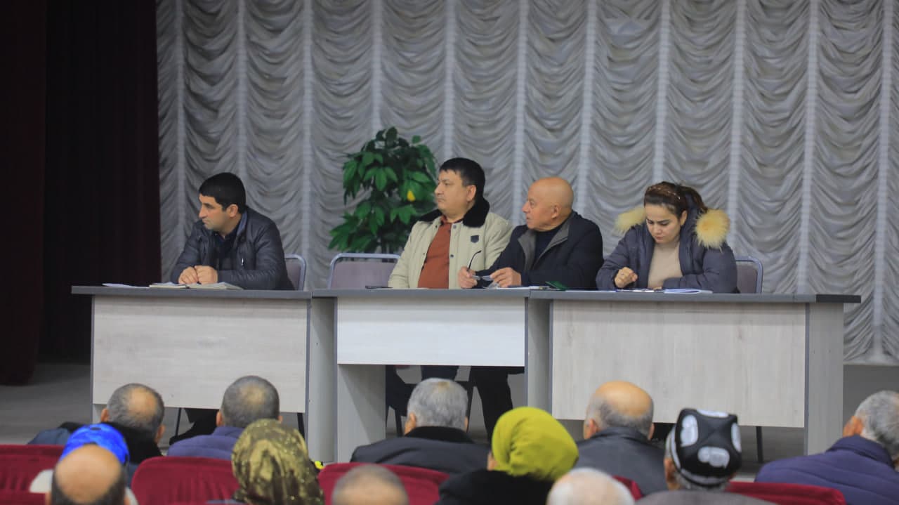 В Олoтском районе в рамках исполнения Постановления Президента Республики Узбекистан от 25 ноября 2024 года №405 «О мерах по привлечению активных нуронийев к реализации программы “От бедности к благополучию”» был организован учебно-практический семинар.