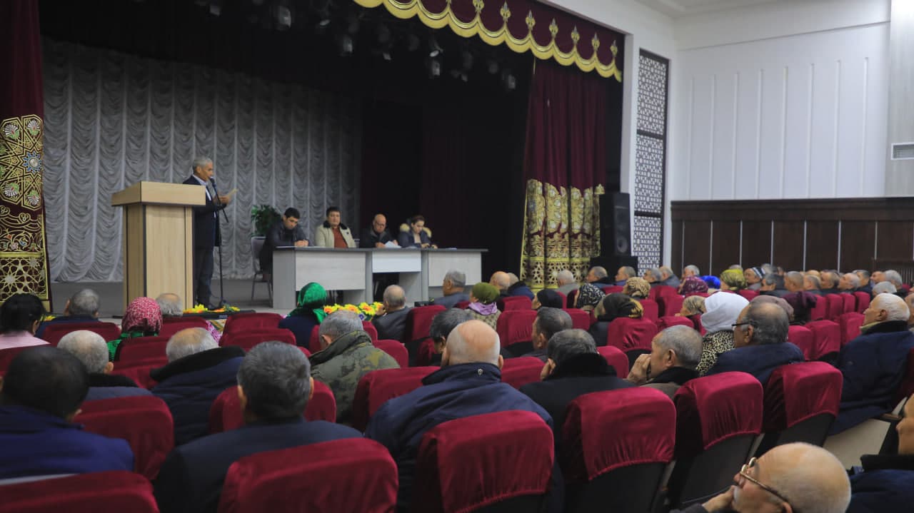 В Олoтском районе в рамках исполнения Постановления Президента Республики Узбекистан от 25 ноября 2024 года №405 «О мерах по привлечению активных нуронийев к реализации программы “От бедности к благополучию”» был организован учебно-практический семинар.