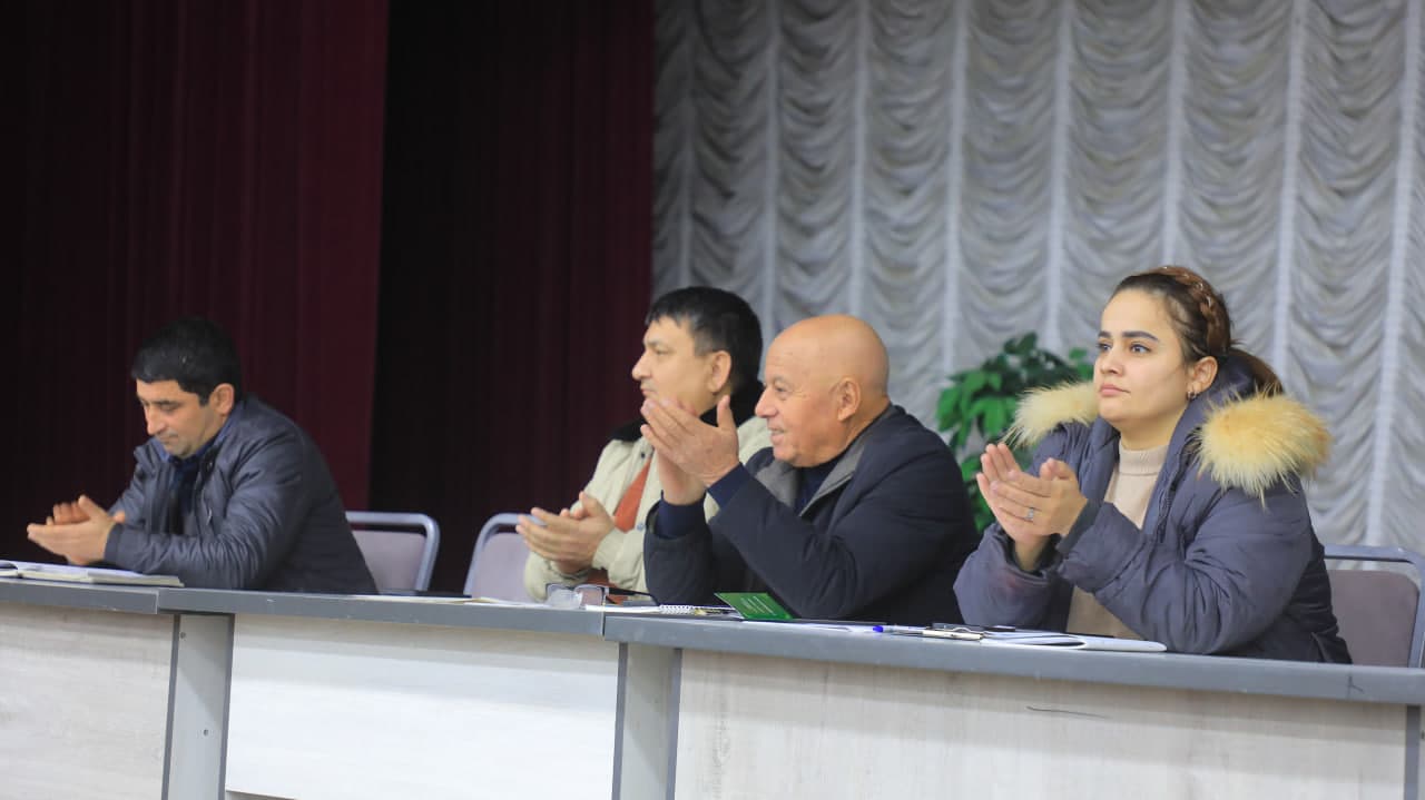 В Олoтском районе в рамках исполнения Постановления Президента Республики Узбекистан от 25 ноября 2024 года №405 «О мерах по привлечению активных нуронийев к реализации программы “От бедности к благополучию”» был организован учебно-практический семинар.