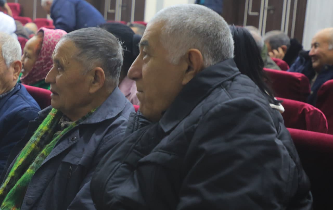 В Олoтском районе в рамках исполнения Постановления Президента Республики Узбекистан от 25 ноября 2024 года №405 «О мерах по привлечению активных нуронийев к реализации программы “От бедности к благополучию”» был организован учебно-практический семинар.
