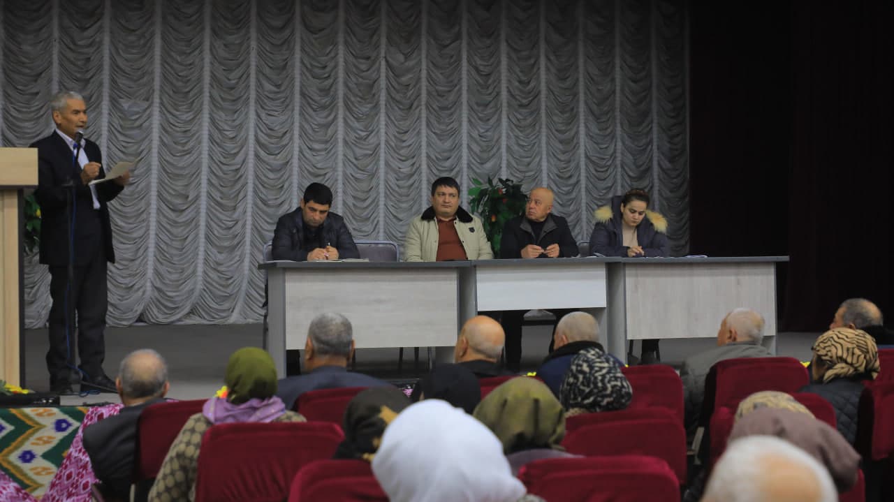 В Олoтском районе в рамках исполнения Постановления Президента Республики Узбекистан от 25 ноября 2024 года №405 «О мерах по привлечению активных нуронийев к реализации программы “От бедности к благополучию”» был организован учебно-практический семинар.