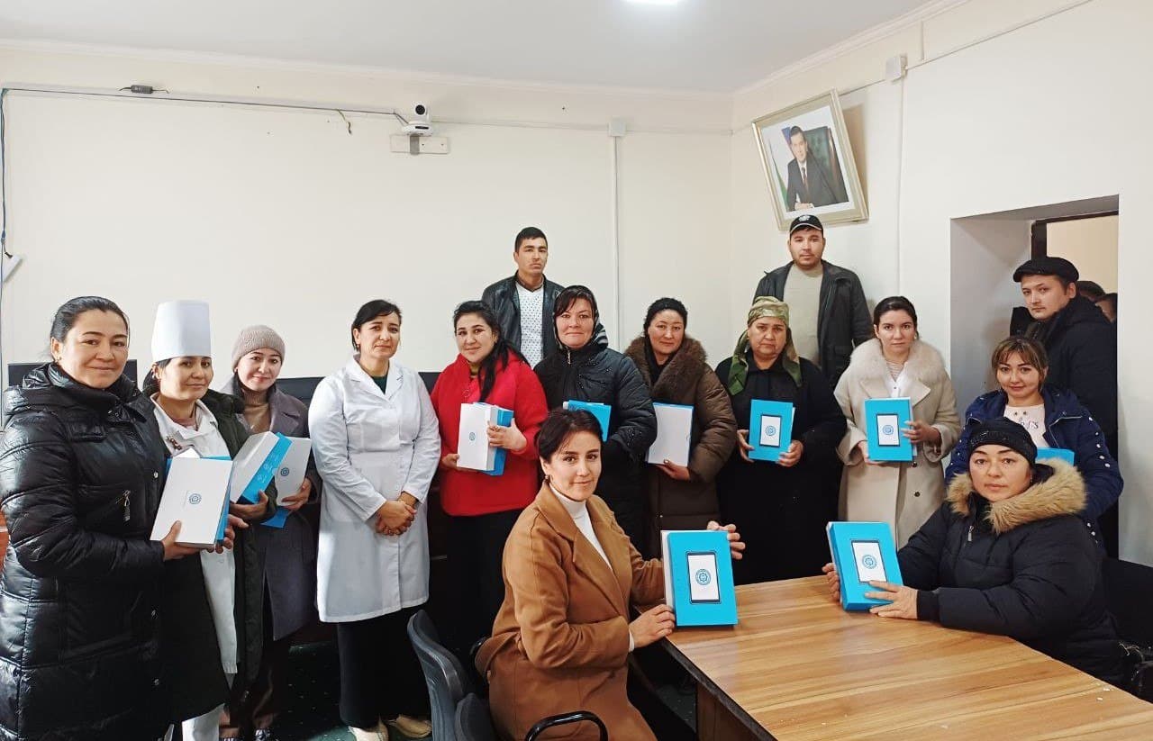 Olotda tibbiy xizmat raqamlashtirilmoqda: Patronaj hamshiralari zamonaviy planshetlar bilan ta’minlandi