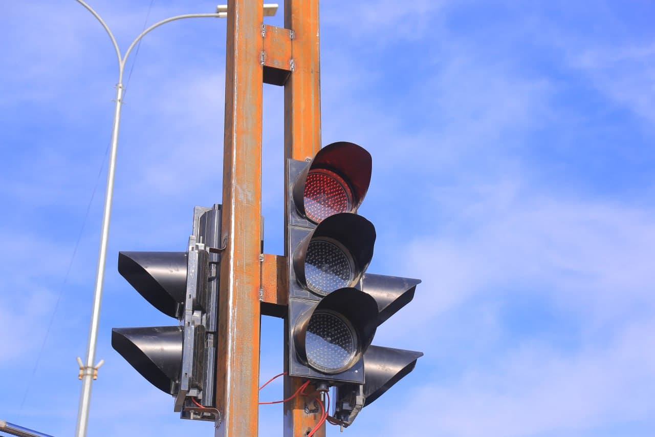 Serqatnov yo‘lda piyodalar harakati xavfsizligi kuchaytirildi.