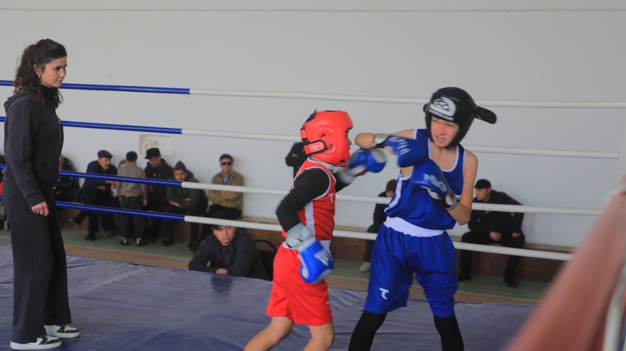 Boks bo‘yicha Olot tumani ochiq chempionati bo‘lib o‘tdi.