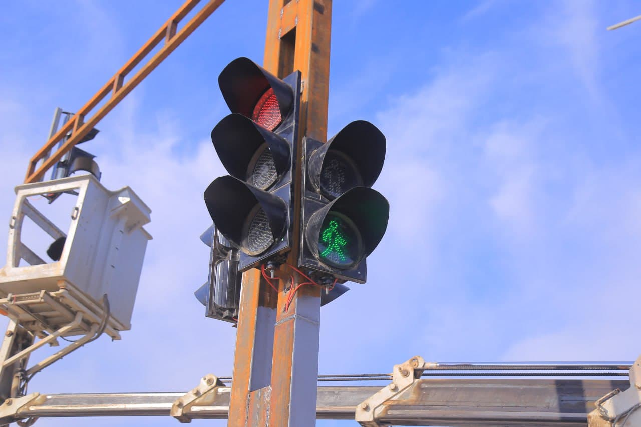 Serqatnov yo‘lda piyodalar harakati xavfsizligi kuchaytirildi.