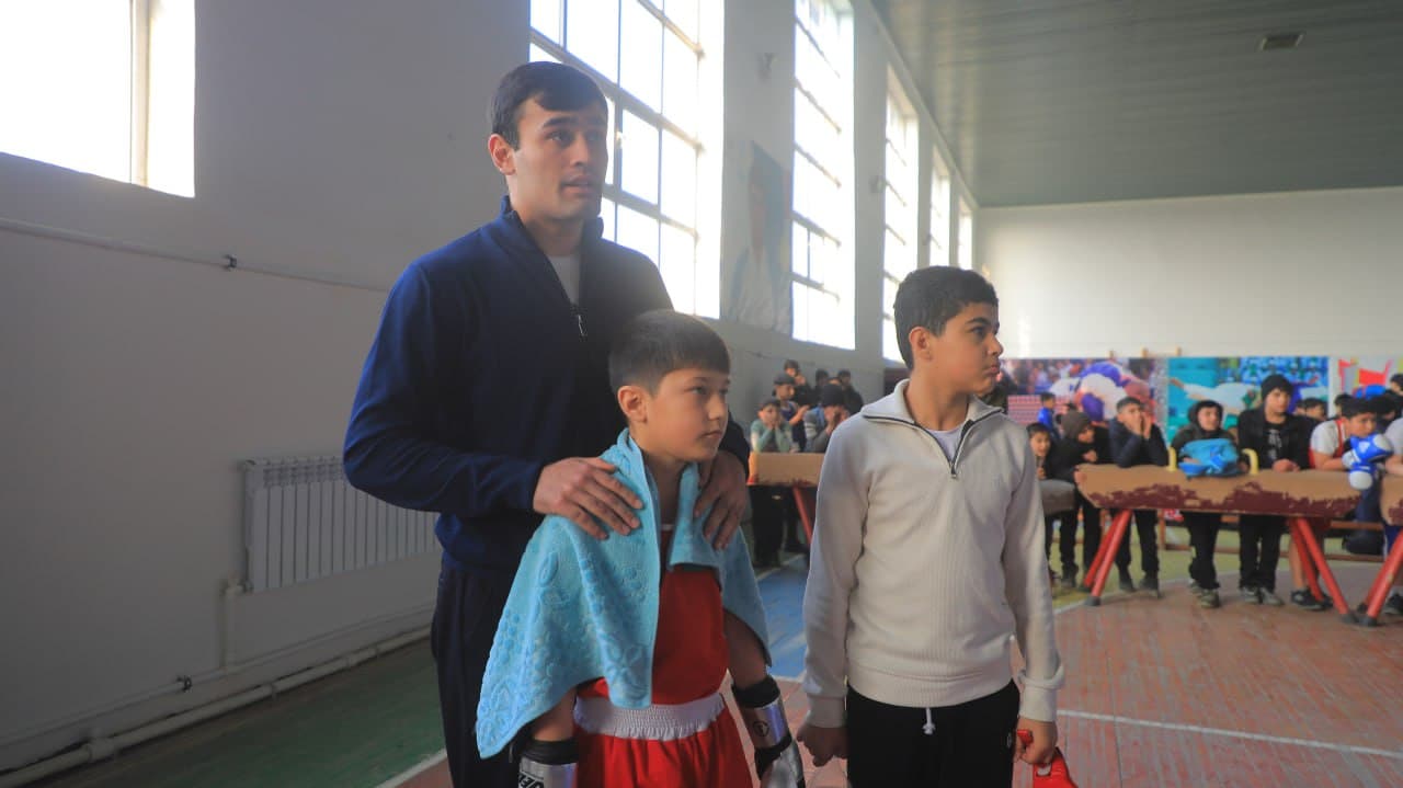 Boks bo‘yicha Olot tumani ochiq chempionati bo‘lib o‘tdi.