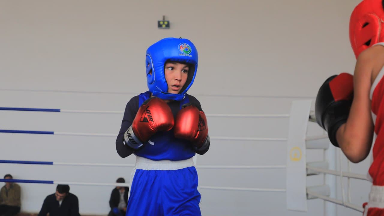 Boks bo‘yicha Olot tumani ochiq chempionati bo‘lib o‘tdi.