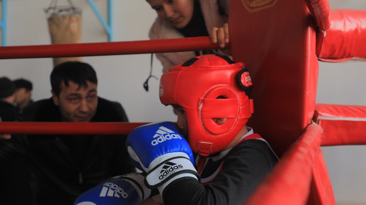 Boks bo‘yicha Olot tumani ochiq chempionati bo‘lib o‘tdi.