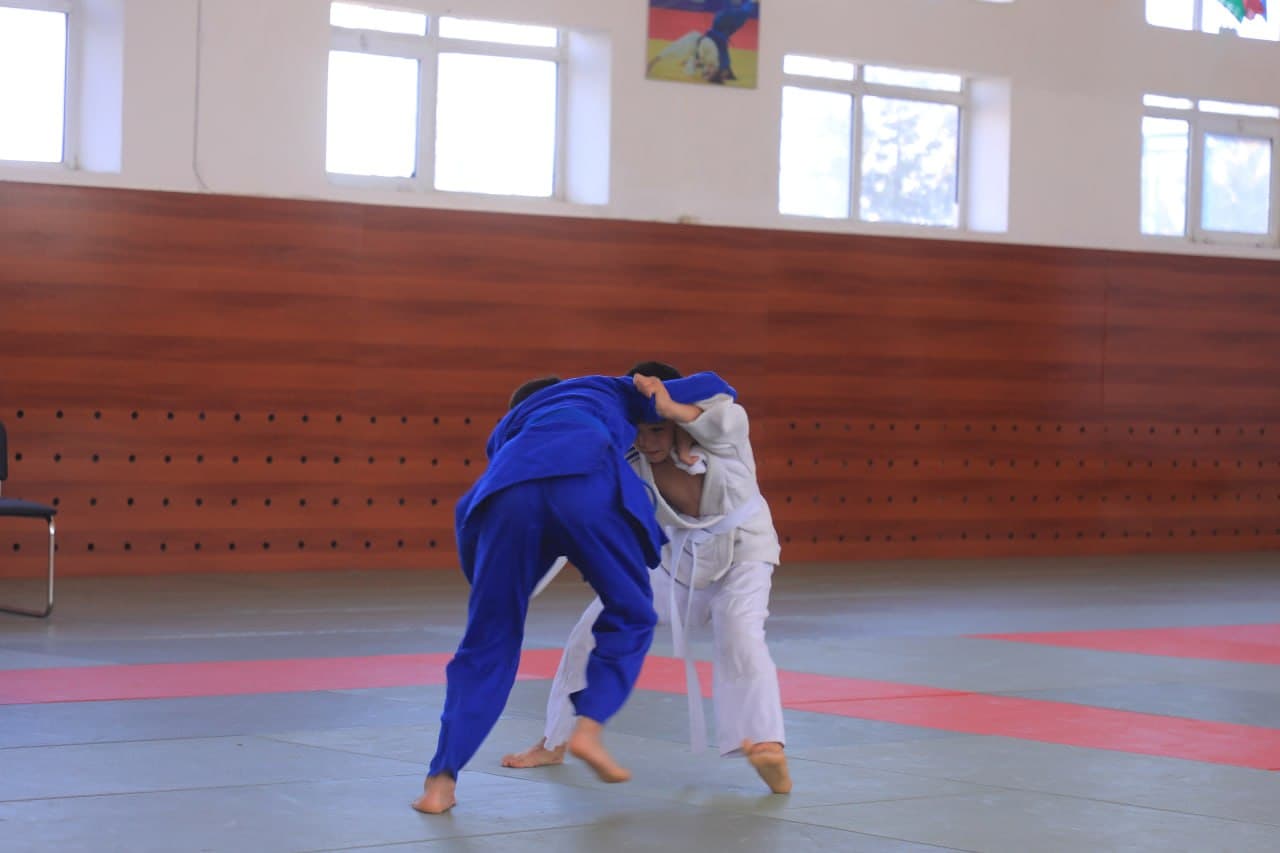 Hokimi Olimpiadasi: Yosh sportchilar yangi marralarni ko`zlashmoqda.