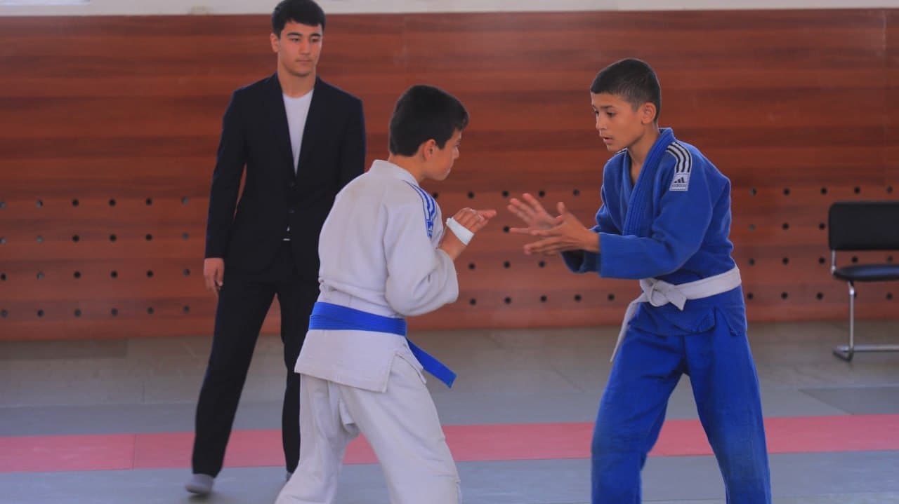 Hokimi Olimpiadasi: Yosh sportchilar yangi marralarni ko`zlashmoqda.