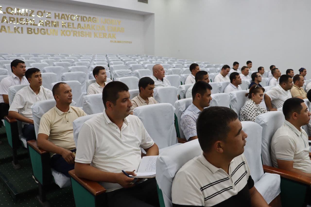 Rishton tumanida davlat xizmatchilari samaradorligi va shaffoflik masalalari muhokama qilindi