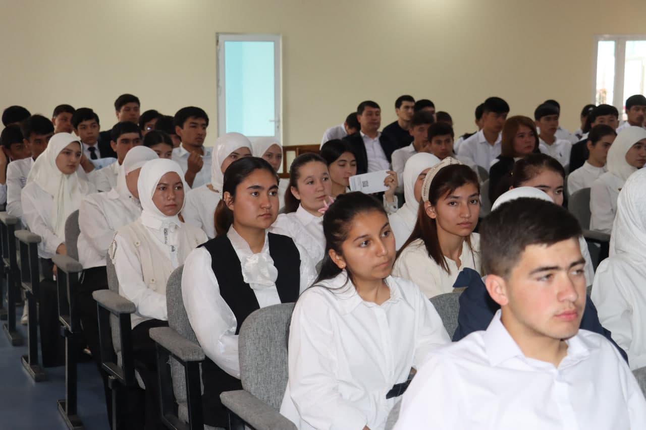 An open dialogue with young people was held in Rishton district as part of the “Thursday — Youth Day” initiative.