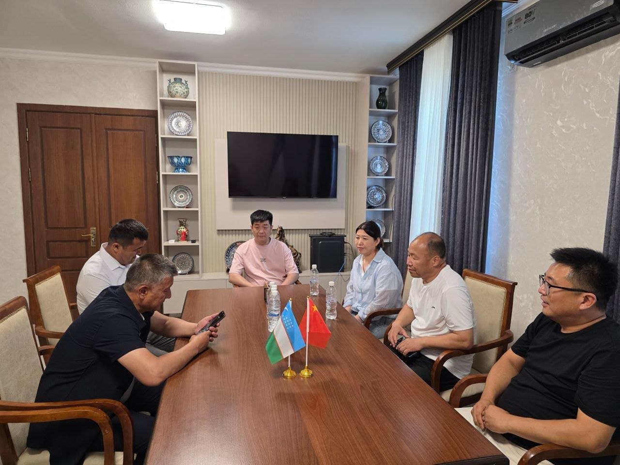 🤝 Rishton tumani hokimi xitoylik investorlar bilan uchrashdi