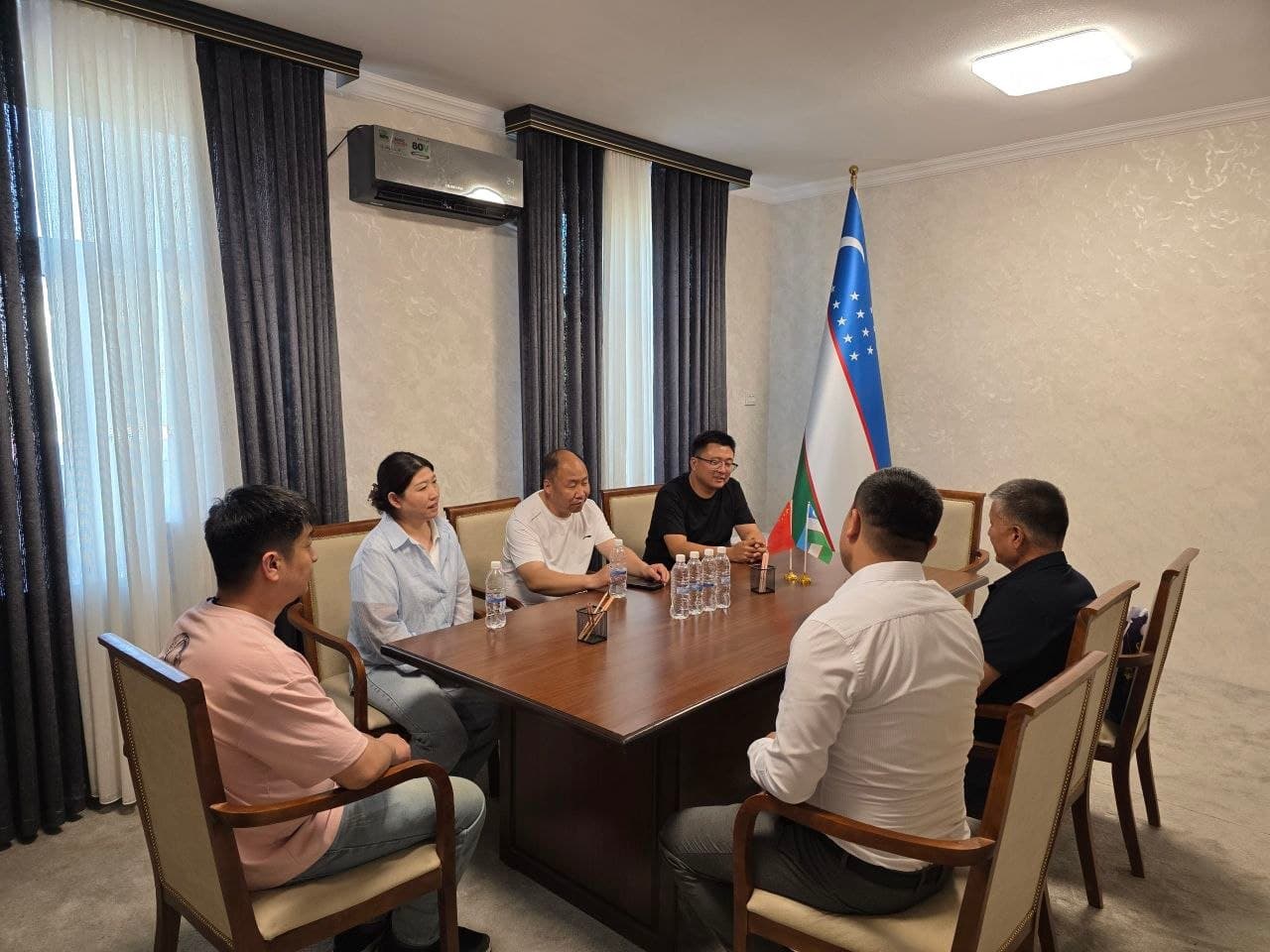 🤝 Rishton tumani hokimi xitoylik investorlar bilan uchrashdi