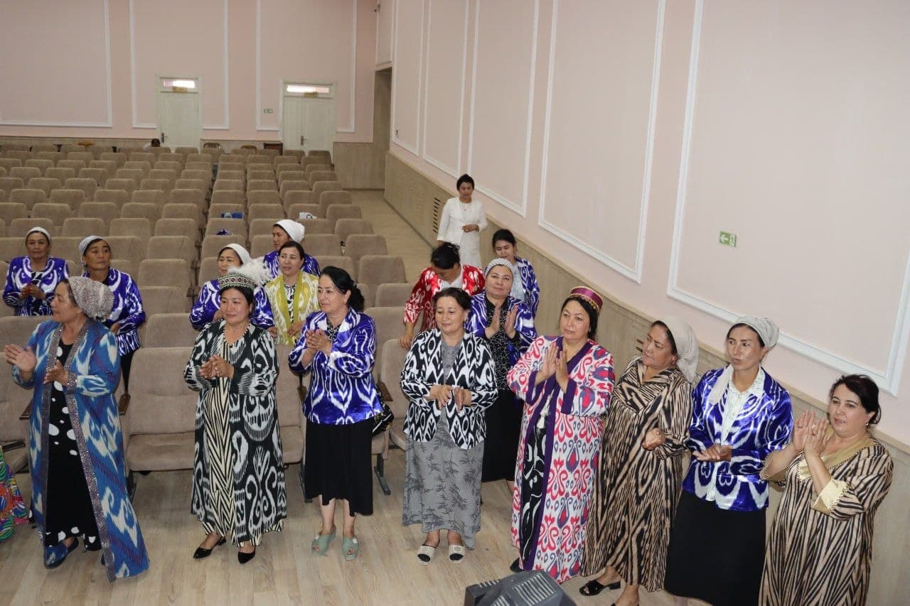 🌸 “Ayol ko‘rki – Xon atlas!” festivali ko‘tarinki ruhda o‘tkazildi