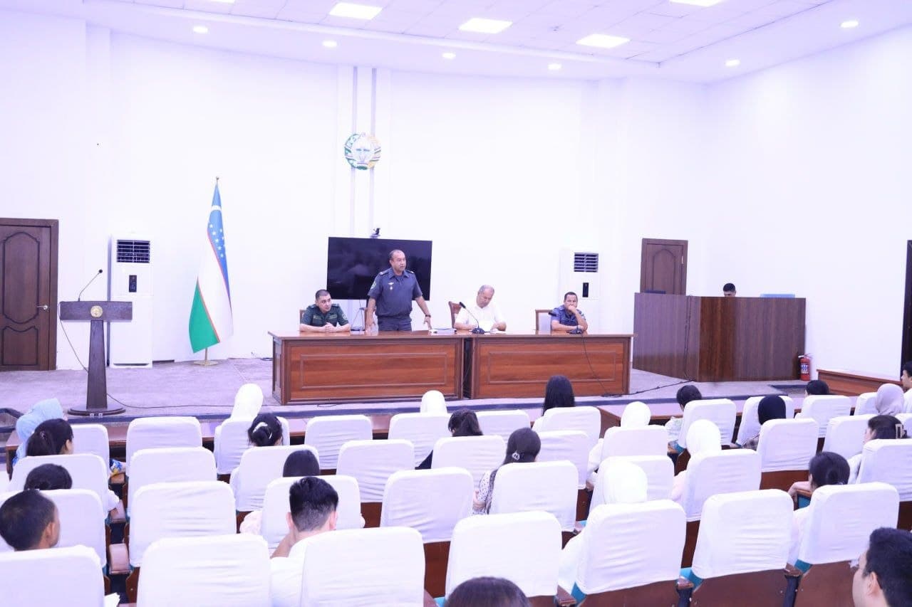 🌟 Open Dialogue Held with Gold Medal Graduates