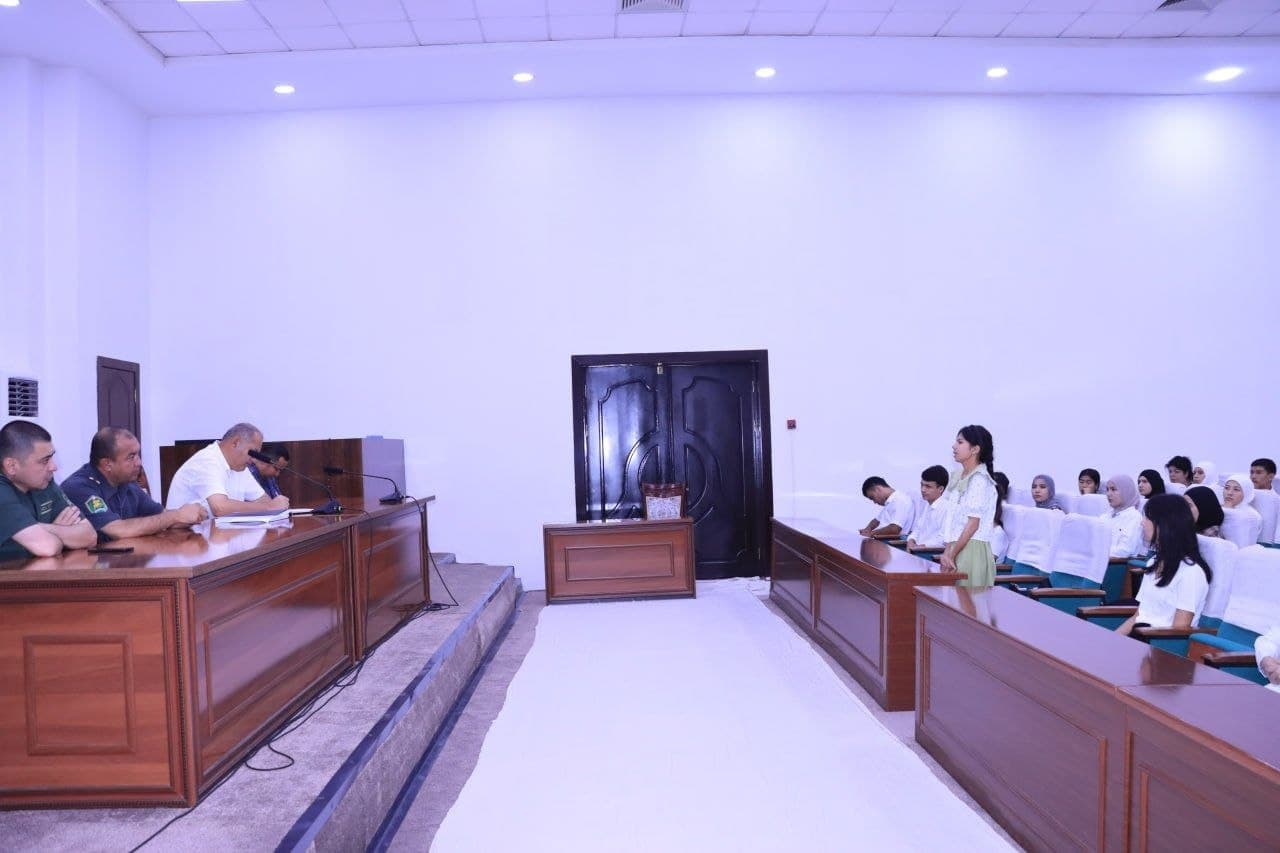 🌟 Open Dialogue Held with Gold Medal Graduates