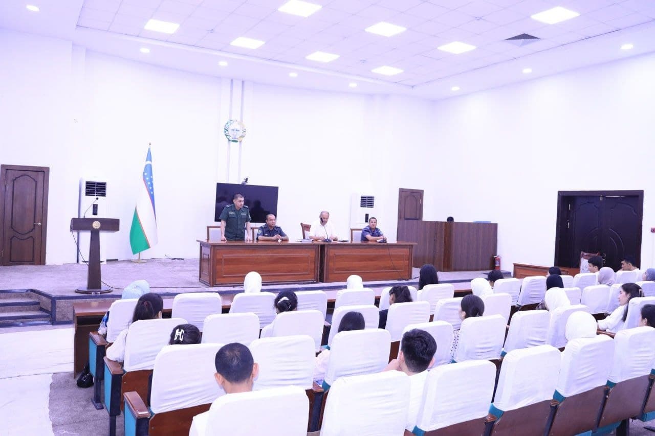🌟 Open Dialogue Held with Gold Medal Graduates