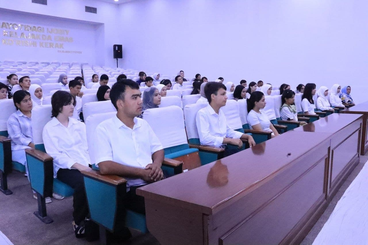 🌟 Open Dialogue Held with Gold Medal Graduates