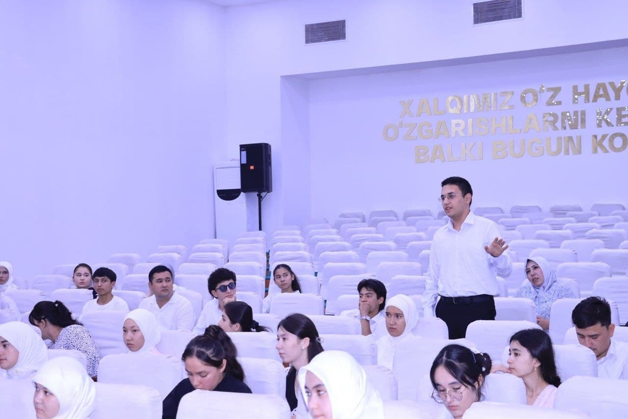 🌟 Open Dialogue Held with Gold Medal Graduates