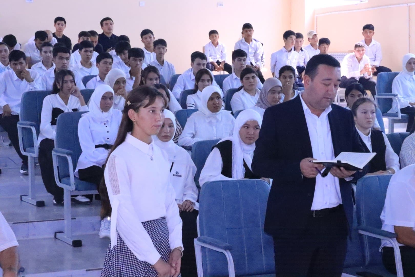 Yoshlar bilan ochiq muloqot