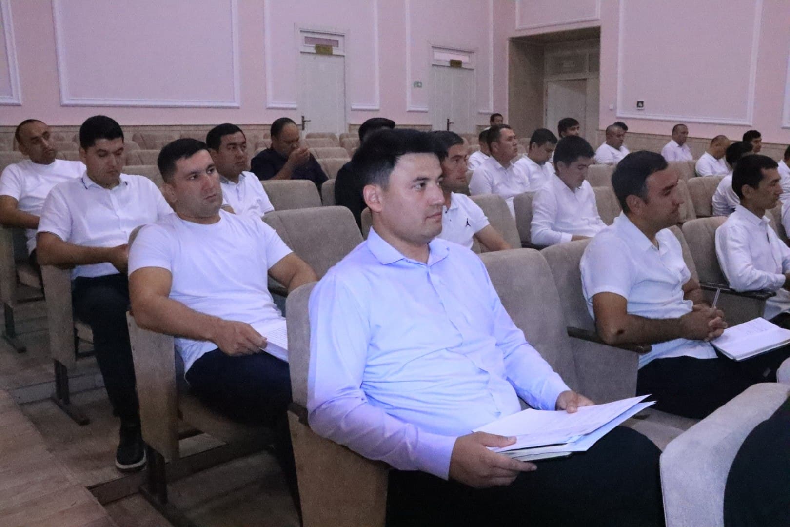 МУРОЖААТЛАРНИНГ ОЛДИНИ ОЛИШ ВА МУАММОЛАРНИ МАҲАЛЛАНИНГ ЎЗИДА ҲАЛ ЭТИШ МАСАЛАЛАРИ МУҲОКАМА ҚИЛИНДИ