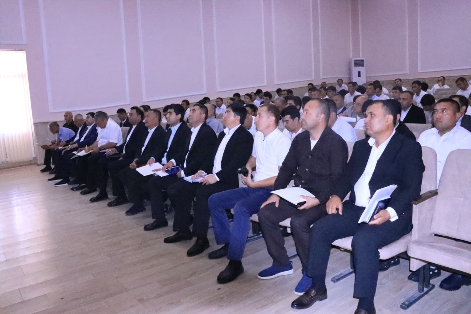 МУРОЖААТЛАРНИНГ ОЛДИНИ ОЛИШ ВА МУАММОЛАРНИ МАҲАЛЛАНИНГ ЎЗИДА ҲАЛ ЭТИШ МАСАЛАЛАРИ МУҲОКАМА ҚИЛИНДИ