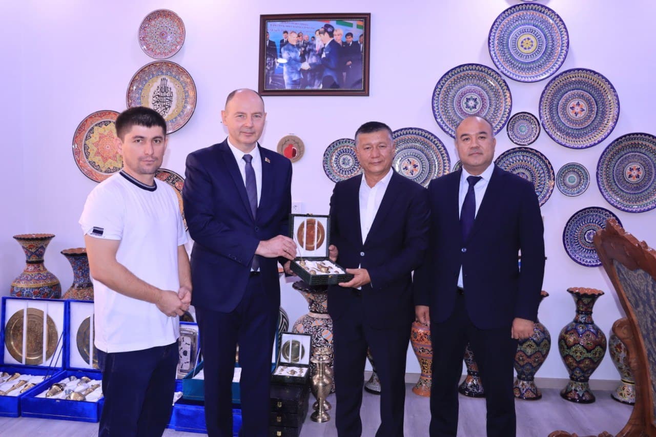 Belarus delegatsiyasi Rishtonning kulolchilik salohiyati bilan tanishdi