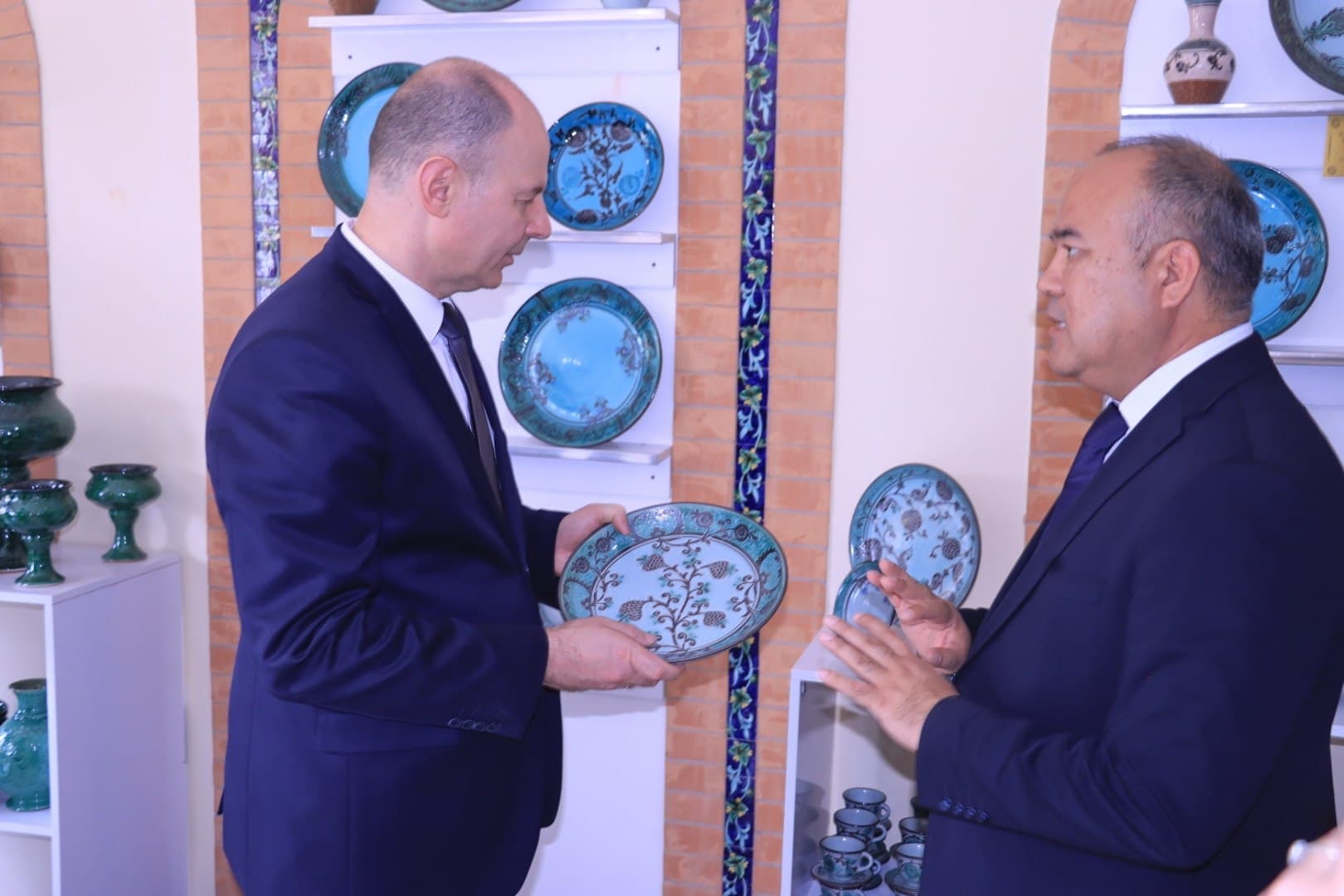 Belarus delegatsiyasi Rishtonning kulolchilik salohiyati bilan tanishdi
