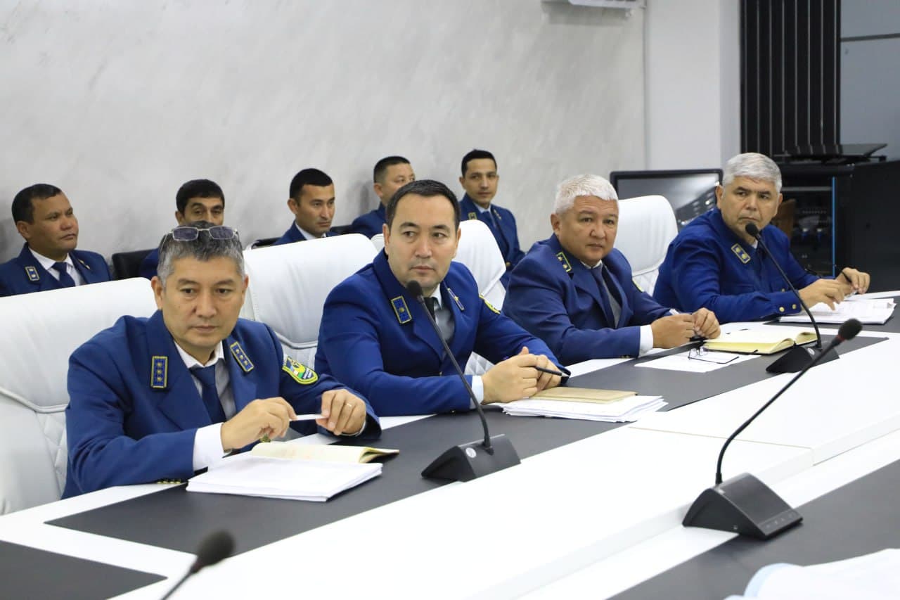 Soliq qo‘mitasi raisi hududiy soliq organlari faoliyati bilan tanishmoqda