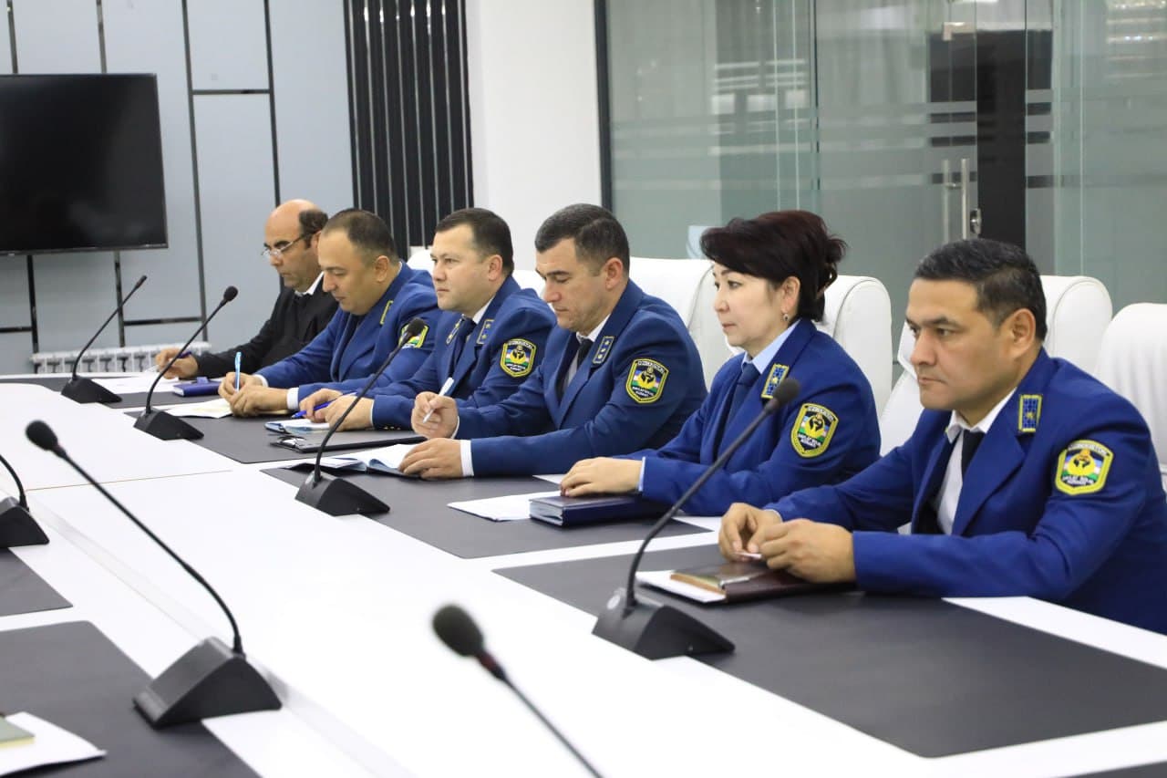 Soliq qo‘mitasi raisi hududiy soliq organlari faoliyati bilan tanishmoqda