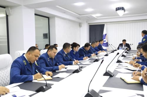 Soliq qo‘mitasi raisi hududiy soliq organlari faoliyati bilan tanishmoqda