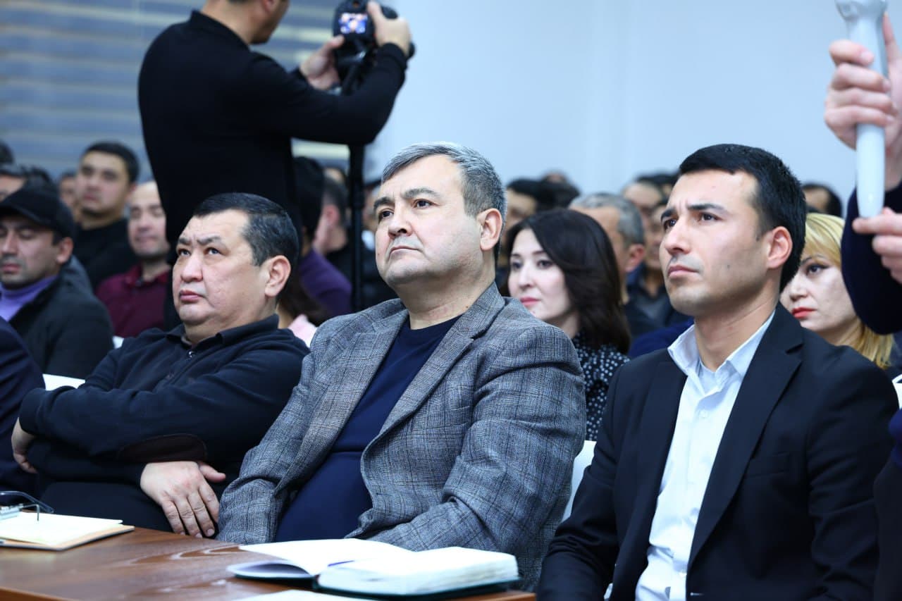 Jizzaxda naqdsiz iqtisodiyotni kengaytirish va yashirin iqtisodiyotga barham berish masalalari yuzasidan ochiq muloqot oʻtkazildi