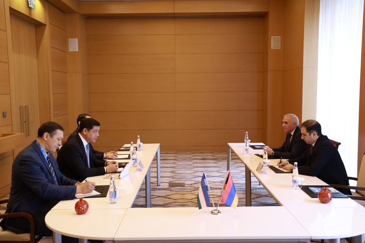 Встреча председателя Налогового комитета Фарруха Пулатова с председателем Комитета государственных доходов Республики Армения Эдуардом Акобяном