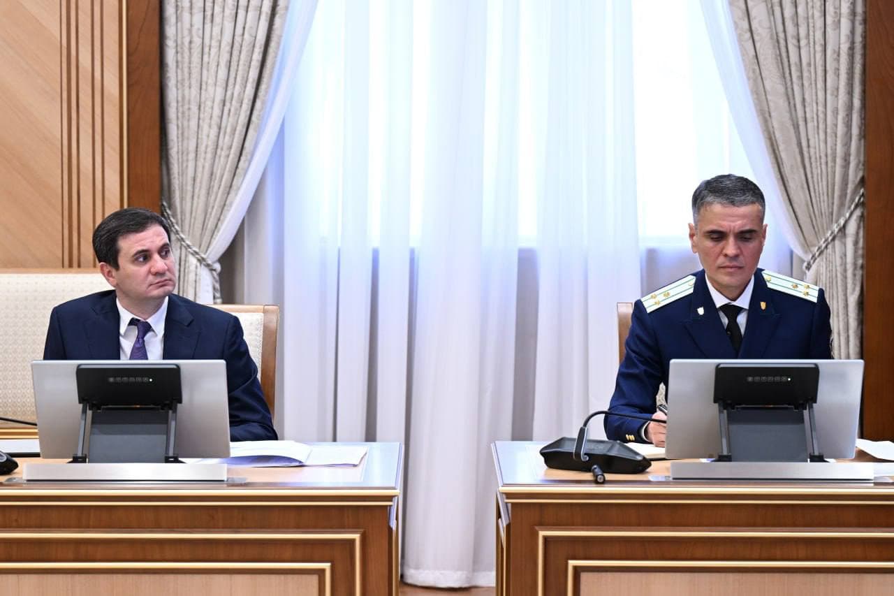 Президент Шавкат Мирзиёев ознакомился с презентацией по совершенствованию налогового администрирования и реформированию деятельности налоговых органов.