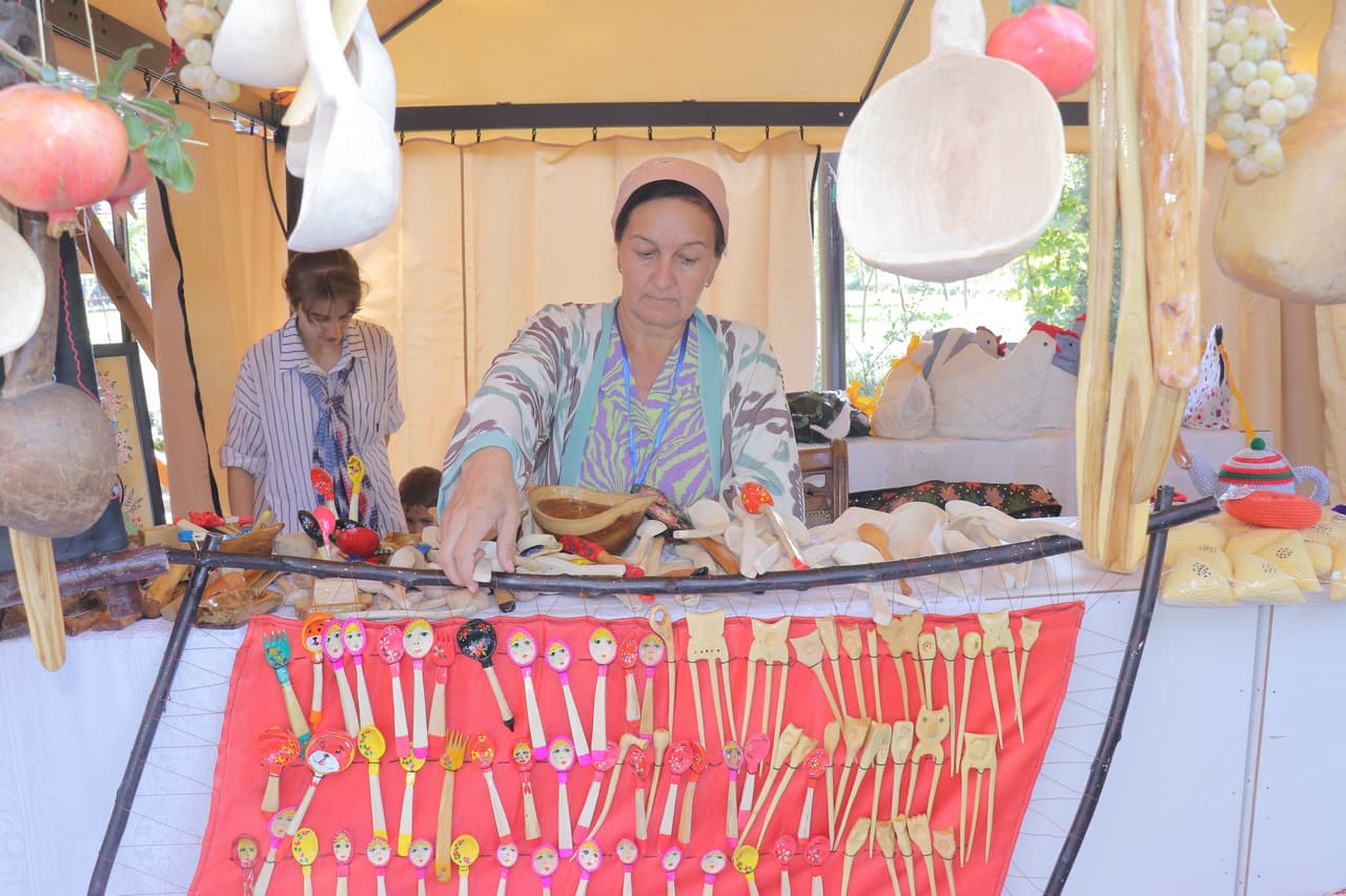 Данғара ҳунармандининг ижоди Қўқон фестивалида намойиш этилмоқда