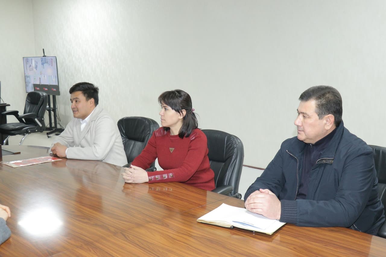 Данғара тумани ҳокими Хитой шифокорлар билан учрашди