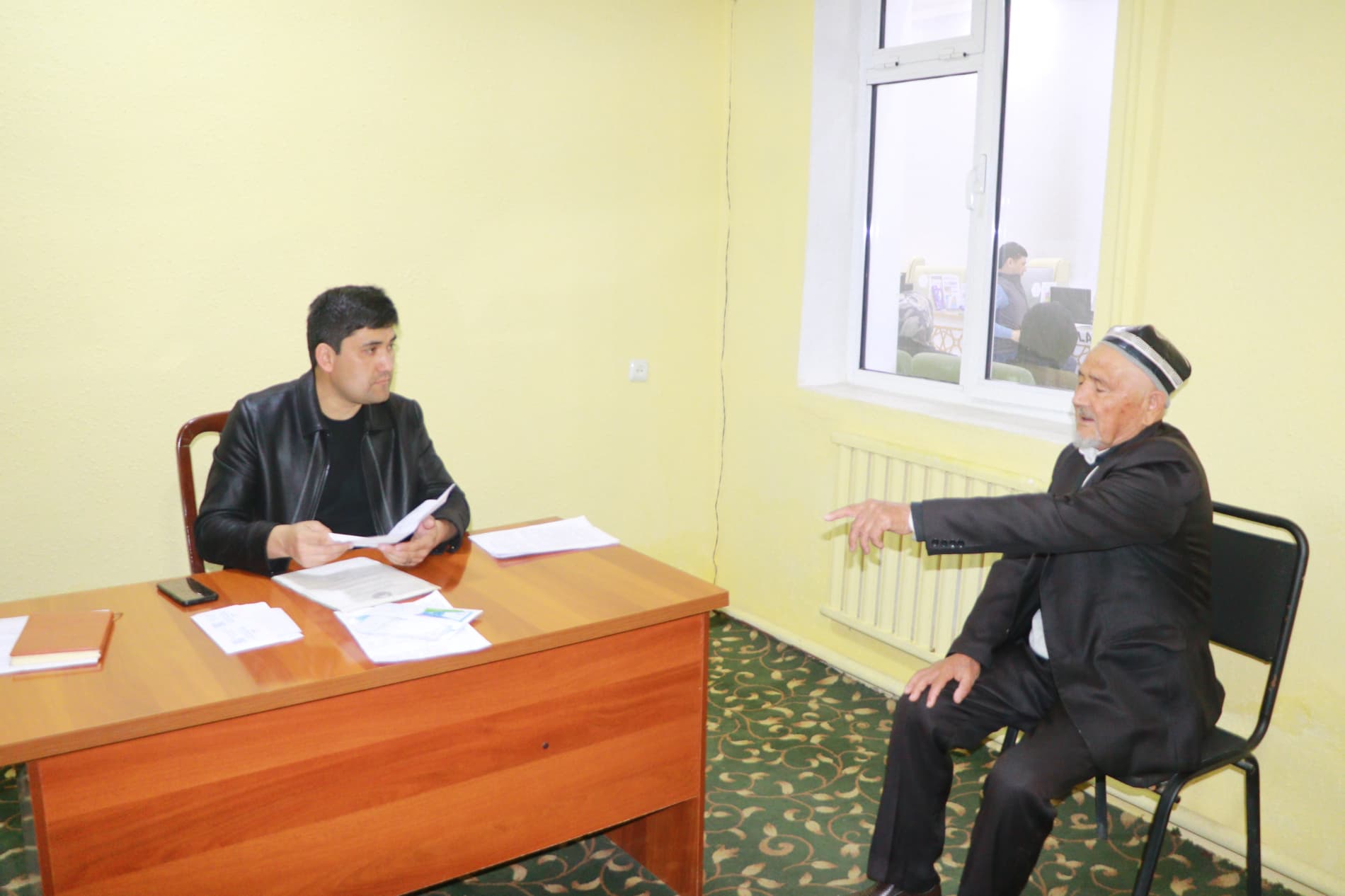 Данғара тумани ҳокими қабулида фуқаролар мурожаатлари кўриб чиқилди