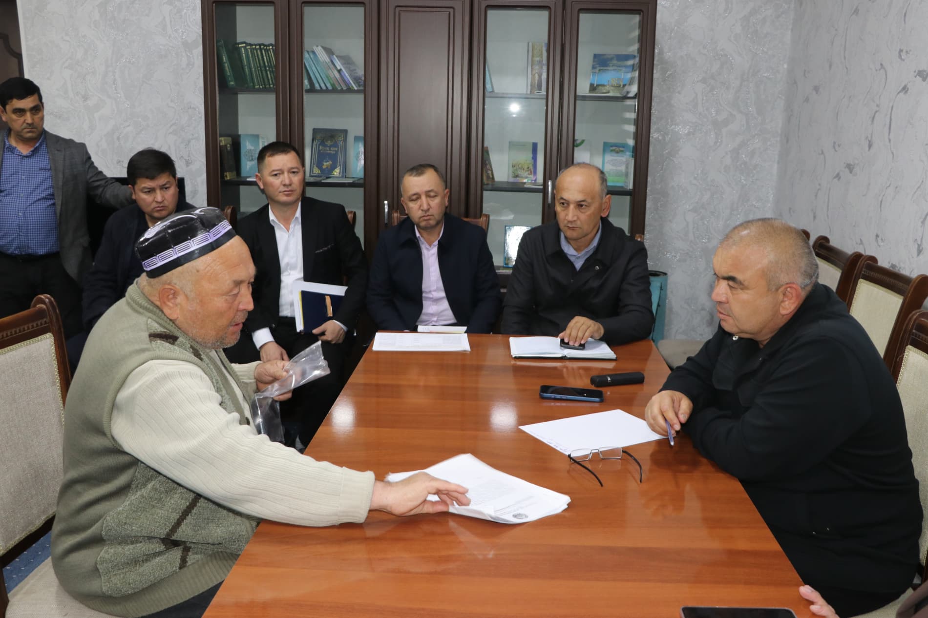 Данғара тумани ҳокими қабулида фуқаролар мурожаатлари кўриб чиқилди