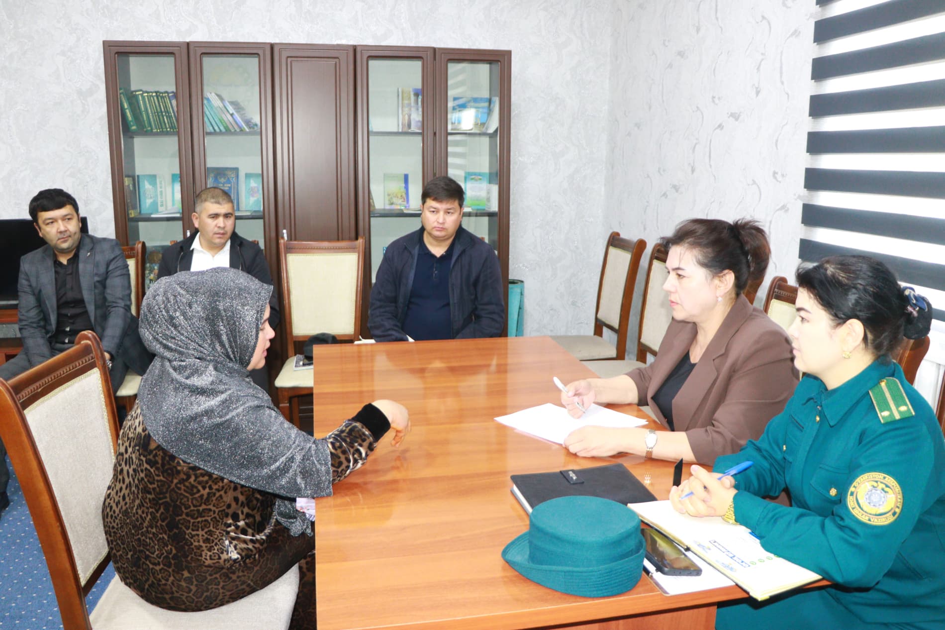 Данғара тумани ҳокими қабулида фуқаролар мурожаатлари кўриб чиқилди