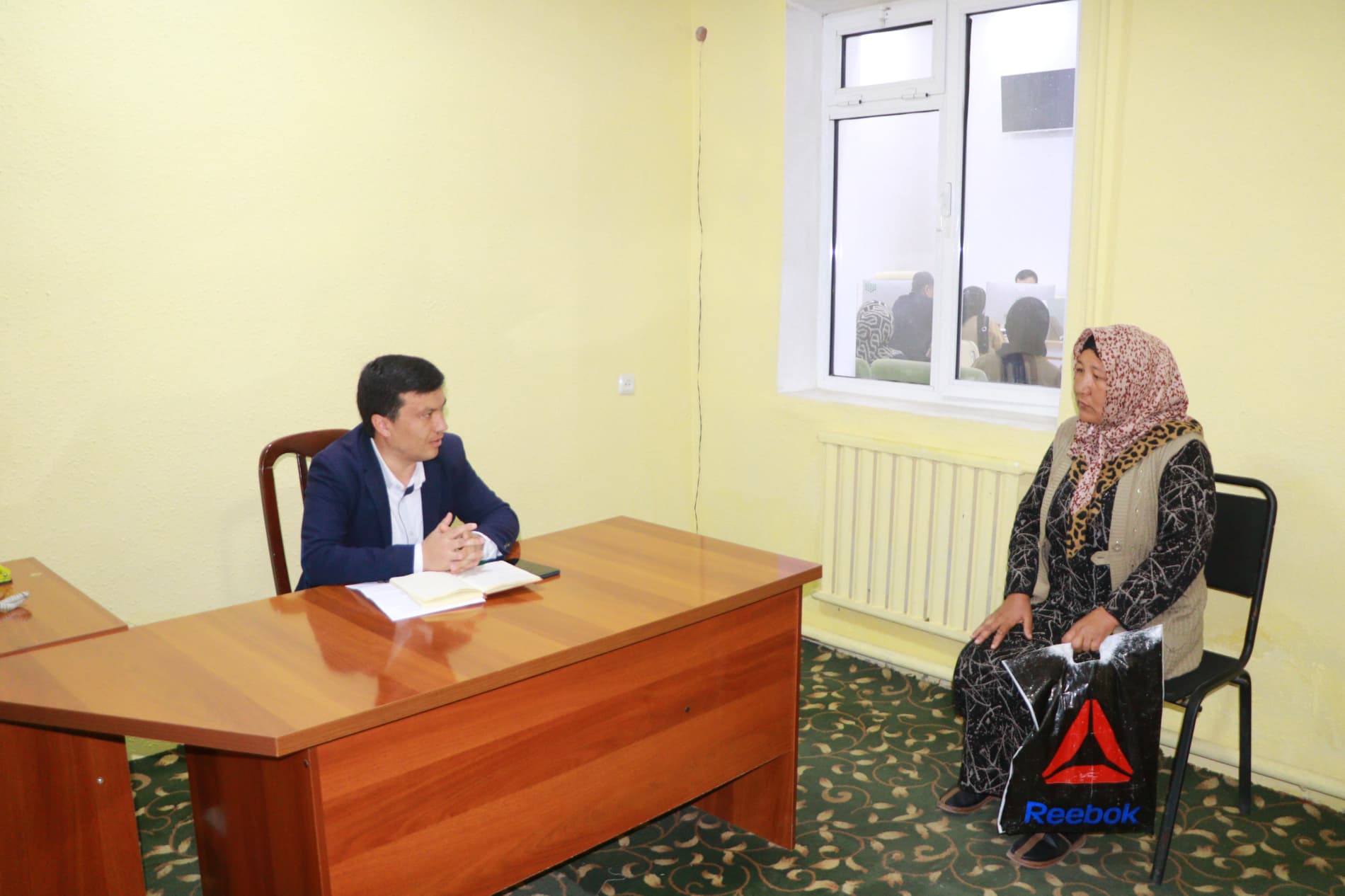 Данғара тумани ҳокими қабулида фуқаролар мурожаатлари кўриб чиқилди