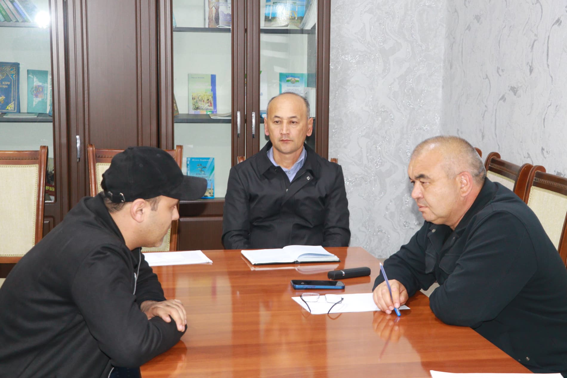 Данғара тумани ҳокими қабулида фуқаролар мурожаатлари кўриб чиқилди