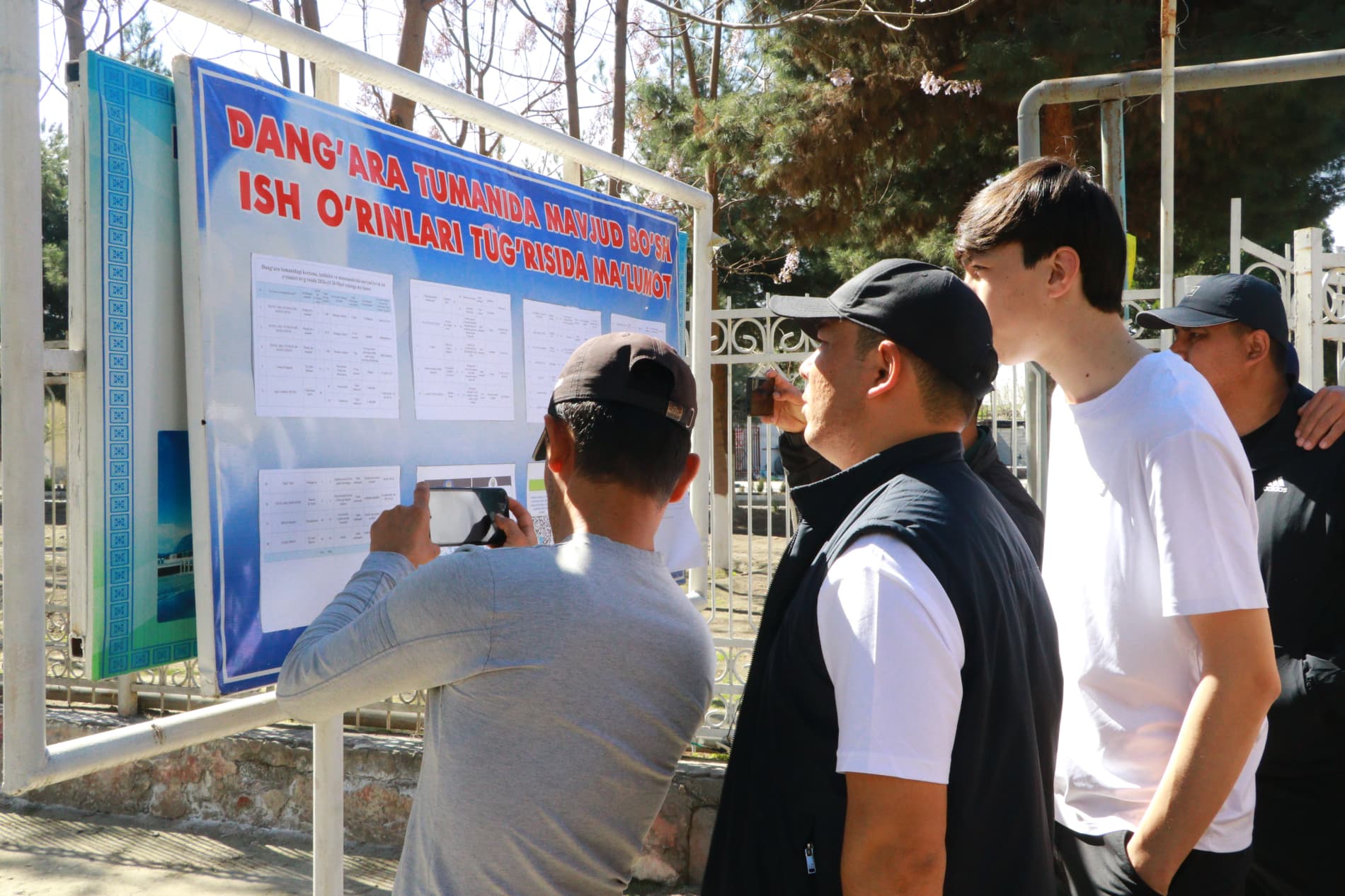 “Ёшлар куни” муносабати билан ёшлар учун бўш иш ўринлари меҳнат ярмаркаси юқори савияда ташкил этилди.