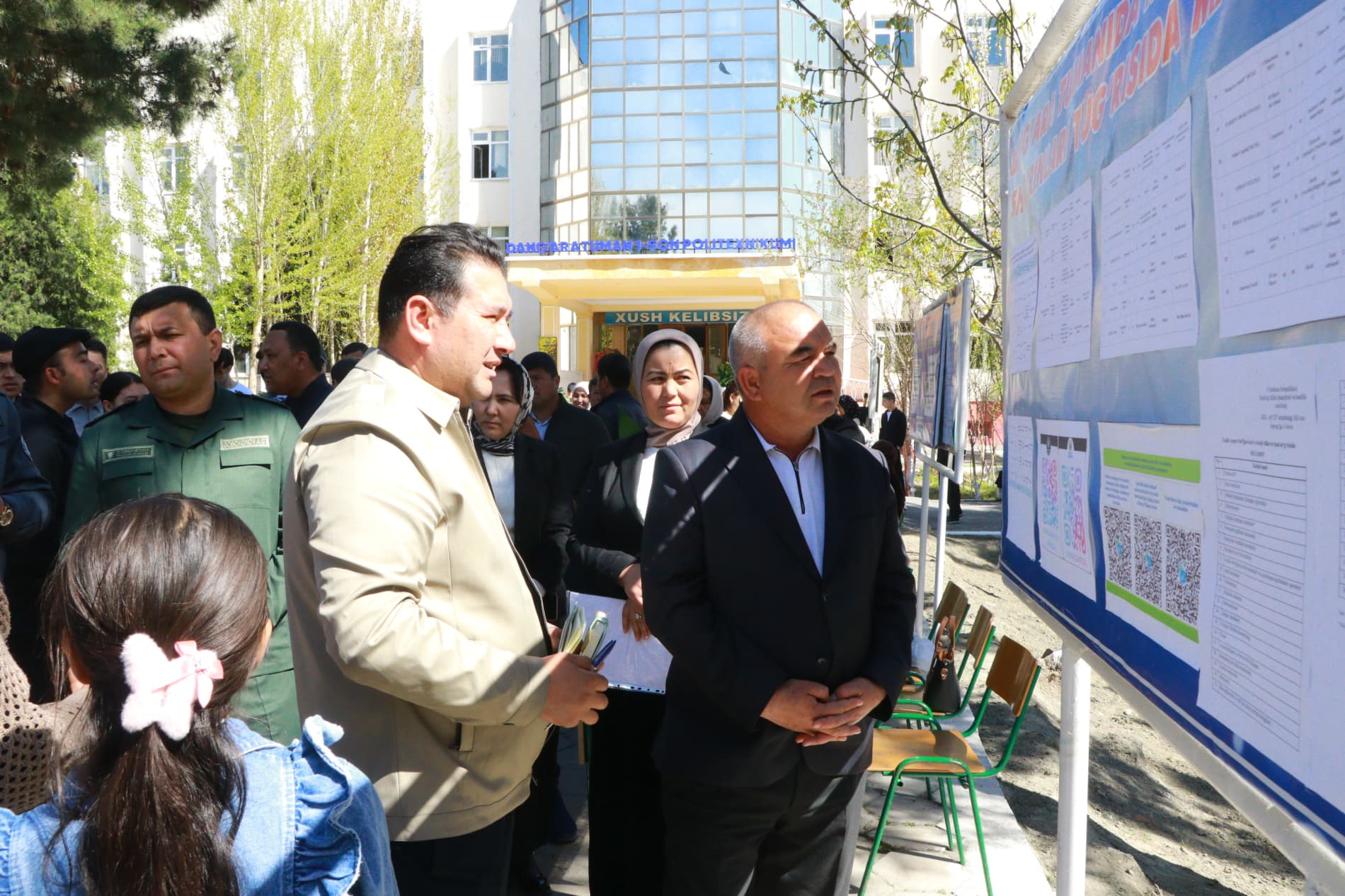 “Ёшлар куни” муносабати билан ёшлар учун бўш иш ўринлари меҳнат ярмаркаси юқори савияда ташкил этилди.